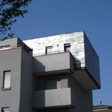 Renovation of a building and new attic.