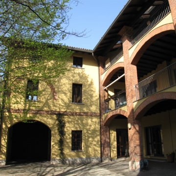 Conservative renovation on a courtyard building of the 18th century